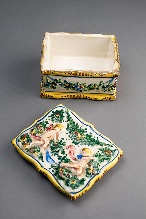 Шкатулка "Апулия", фаянс, роспись, Франция, середина XX века