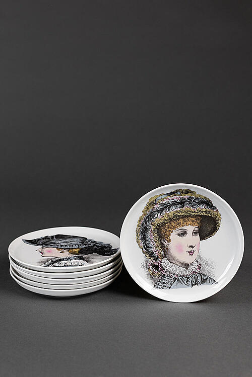 Набор десертных тарелок "Мадмуазель", "Porcelaine de Paris", фарфор, вторая половина XX века