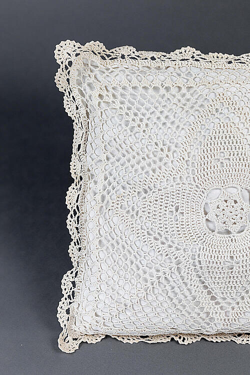 Подушка "Ани", льняной текстиль, кружево, Франция, начало XX века