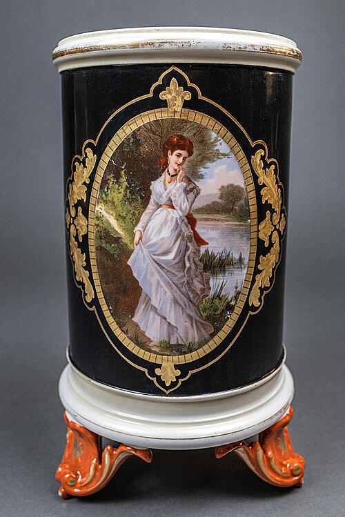 Ваза "Синьора", фарфор, роспись, деколь, Франция, конец XIX века