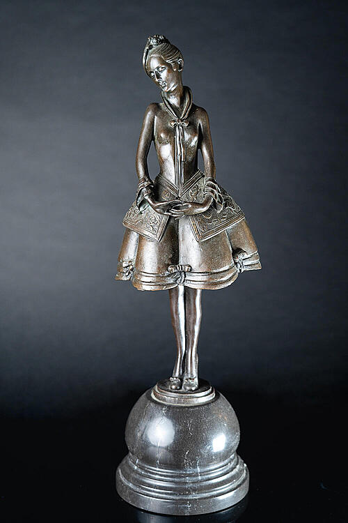 Скульптура "Девушка в платье", бронза, мрамор, Франция, середина XX века