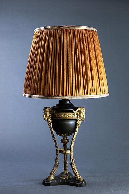 Лампа настольная "Тавро", бронза, новый абажур, Франция, вторая половина XIX века