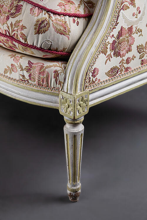 Кресло старинное "Маркиза", стиль Jacob, винтажная обивка, Франция, вторая половина XVIII века