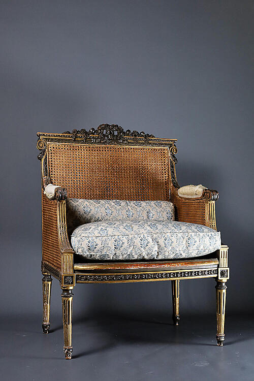 Кресло антикварное "Жизель", резьба по дереву, ротанг, классицизм, Франция, конец XVIII века