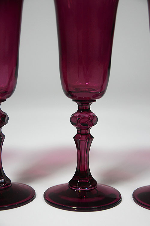 Набор из четырех бокалов "Тюльпан", цветное стекло, Франция, первая половина XX века.