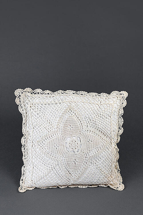 Подушка "Ани", льняной текстиль, кружево, Франция, начало XX века