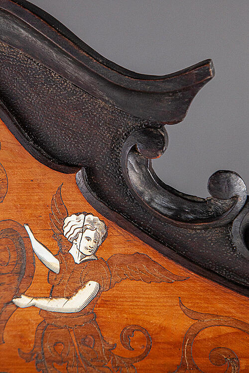 Скамья-сундук "Théodore", орех, платан, интарсия слоновой костью, Франция, XVII век.