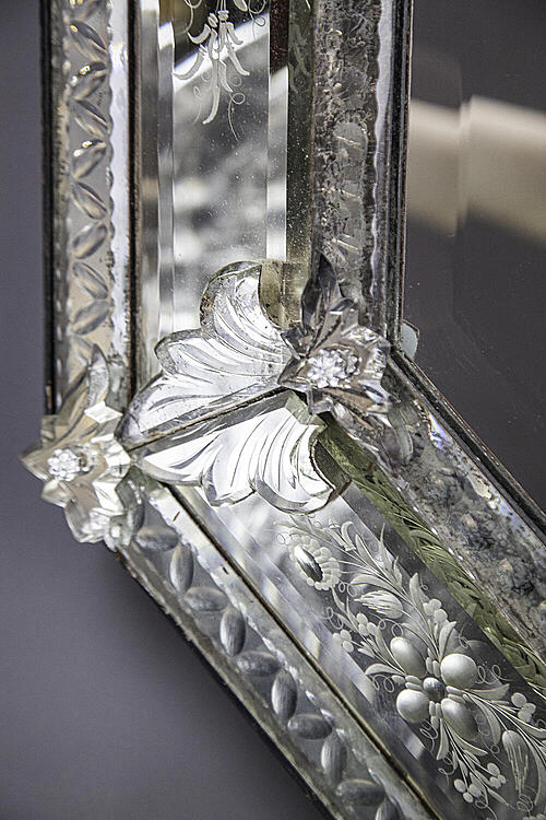 Зеркало венецианское "Gertrude", муранское стекло, серебрение, Венеция, Италия, конец XIX века.